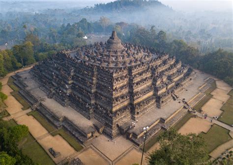  El Gran Templo de Borobudur: Explorando la Maestría del Diseño Arquitectónico y la Profunda Simbolismo Budista